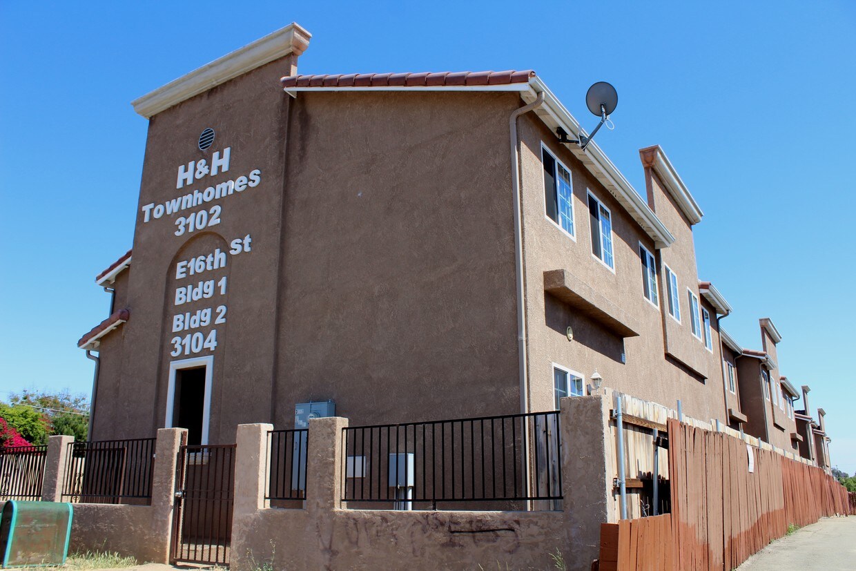 Foto principal - 3102 E 16th St