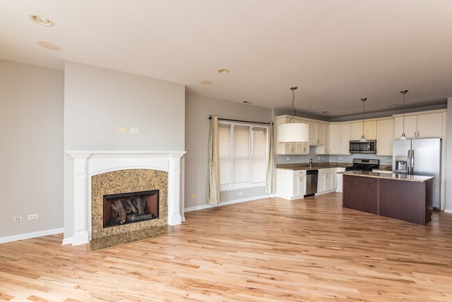 Building Photo - 2130 W Touhy Ave