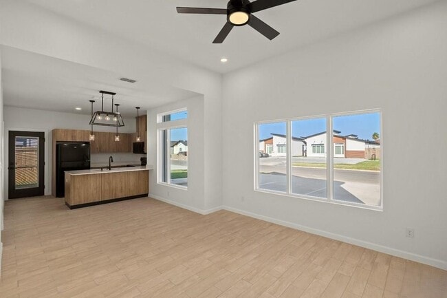 Building Photo - 3520 Hidalgo Cir