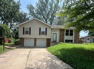 Building Photo - 508 NE Shiloh Cir