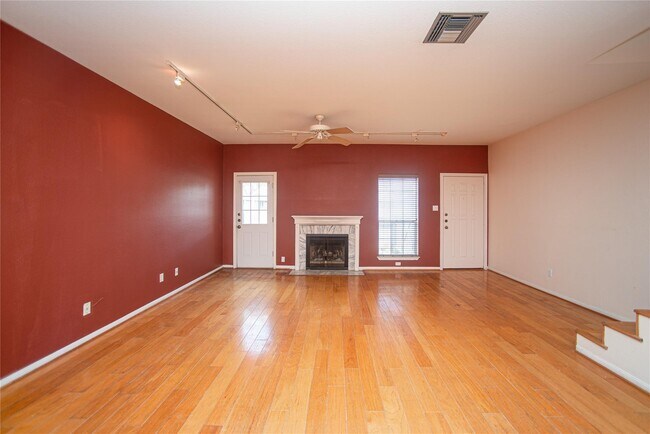 Foto del edificio - 8101 El Mundo St