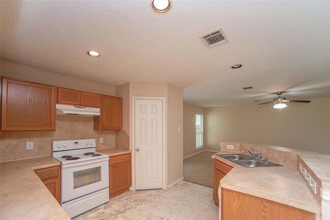 Foto del edificio - 2223 Shady Pine Dr