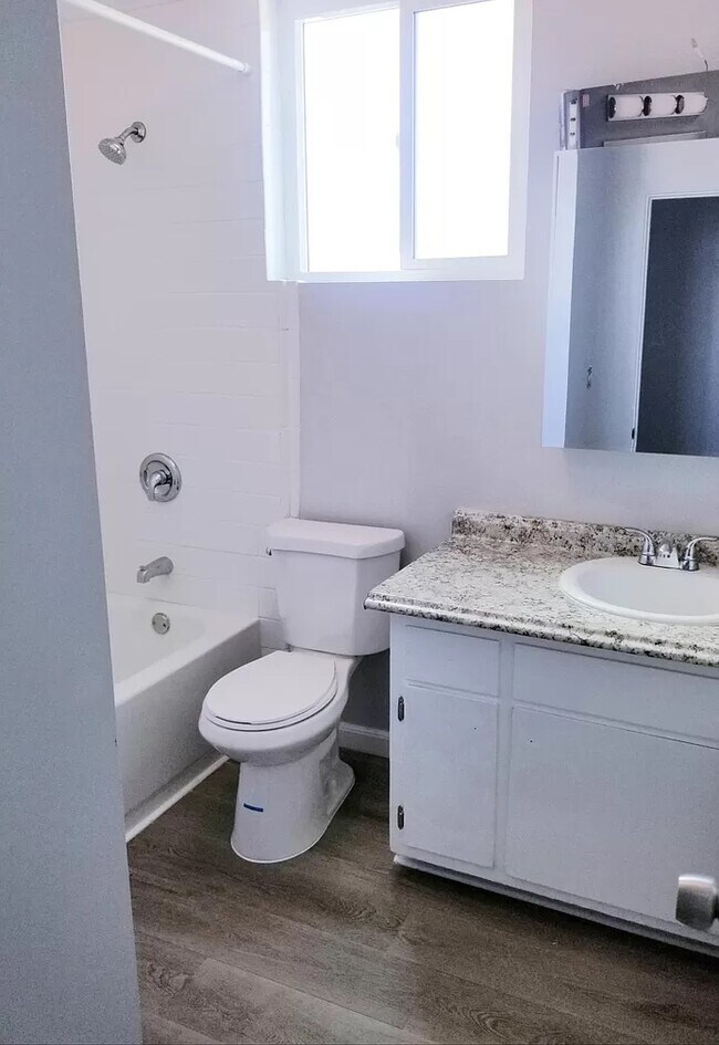 Foto del edificio - 5504 Fernhill Cir