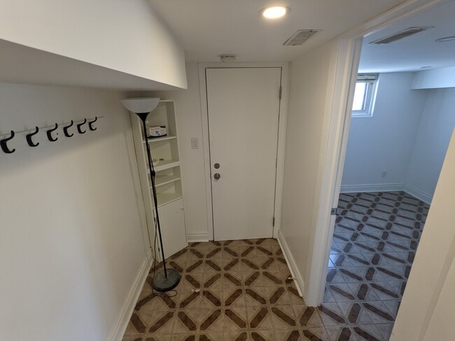 Building Photo - 901 Ossington Av