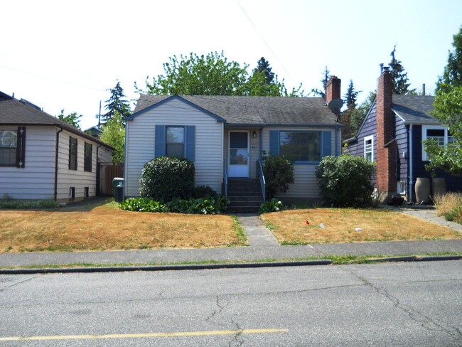 Building Photo - 2 Bedroom House - Seward Park! * 6 Month L...