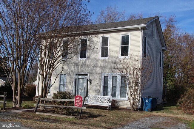 Foto del edificio - 205 RAILROAD