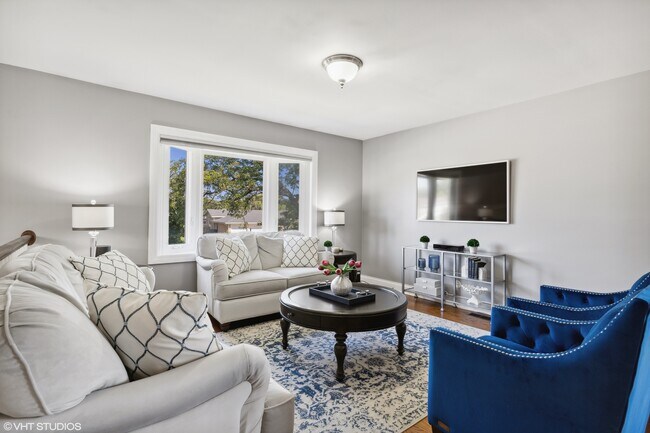 Foto del edificio - 1717 Glen Lake Rd