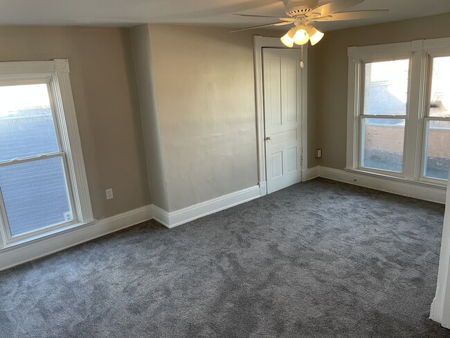 Building Photo - 2115 Beechmont Ave
