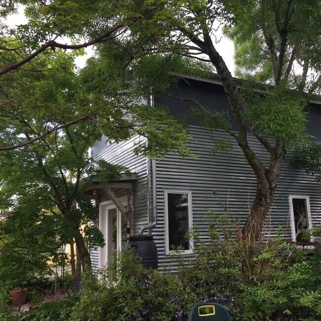 Side view - 4228 S Raymond St