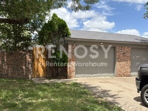 Building Photo - 10258 Maverick Dr
