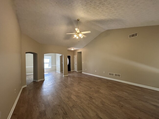 Foto del edificio - 3232 Old Salem Rd SE