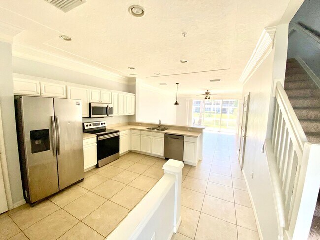 Foto del edificio - ** STRATFORD PLACE ** 3 BED 2 BATH ** ANNU...