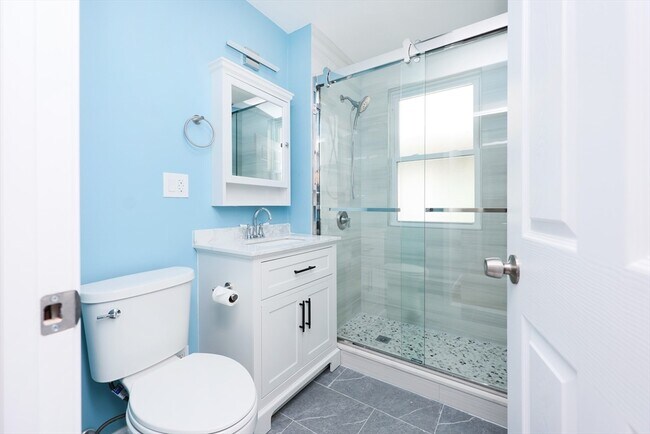 Building Photo - 15-17 Saunders St