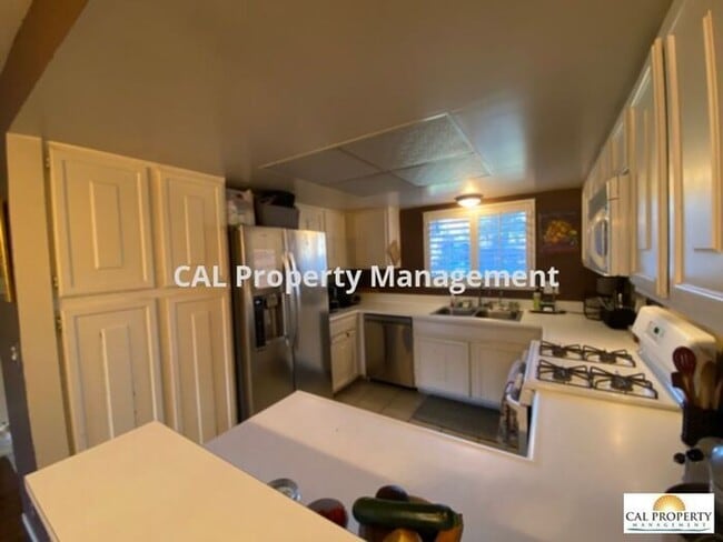 Building Photo - 2 Bedroom 2 Bathroom Condominium Coming Soon!