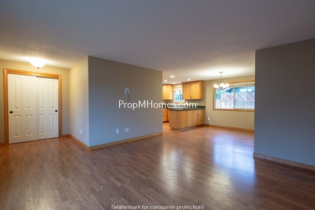 Building Photo - 20525 SW Shoshone Dr