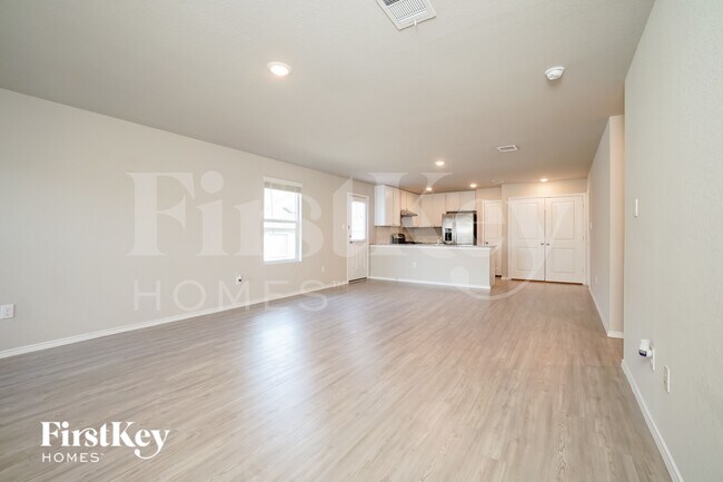 Foto del edificio - 6432 Pickaxe Way