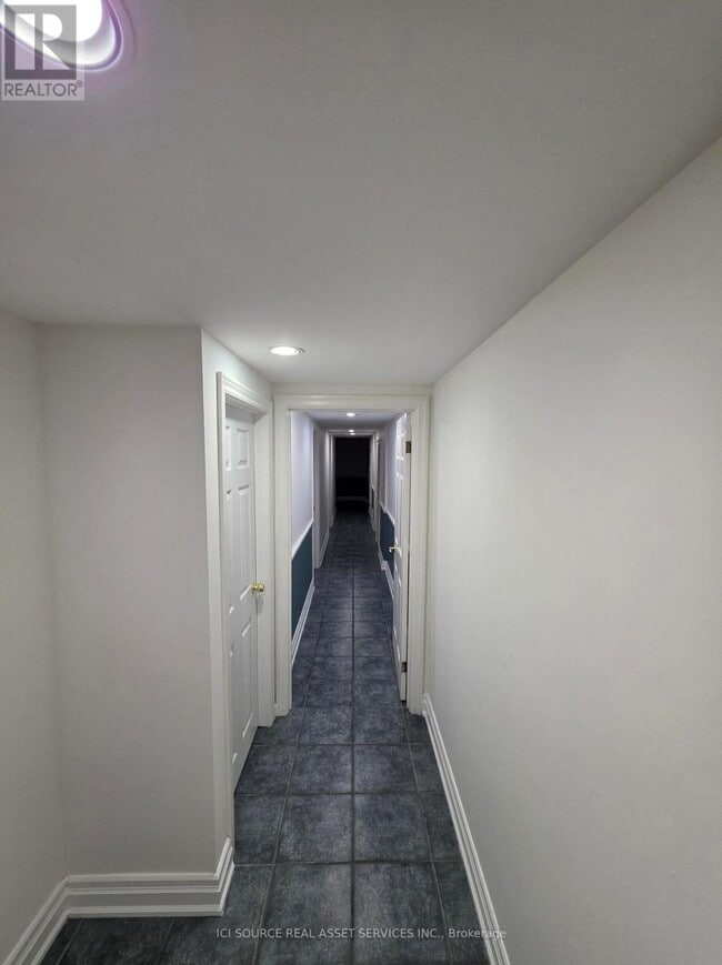 Building Photo - 33 Broomfield Dr