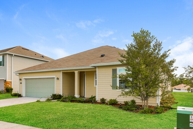 Foto del edificio - Home with Pond Views & Screened-In Patio