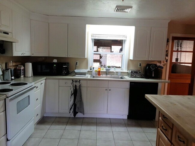 Building Photo - 50 Intervale Rd