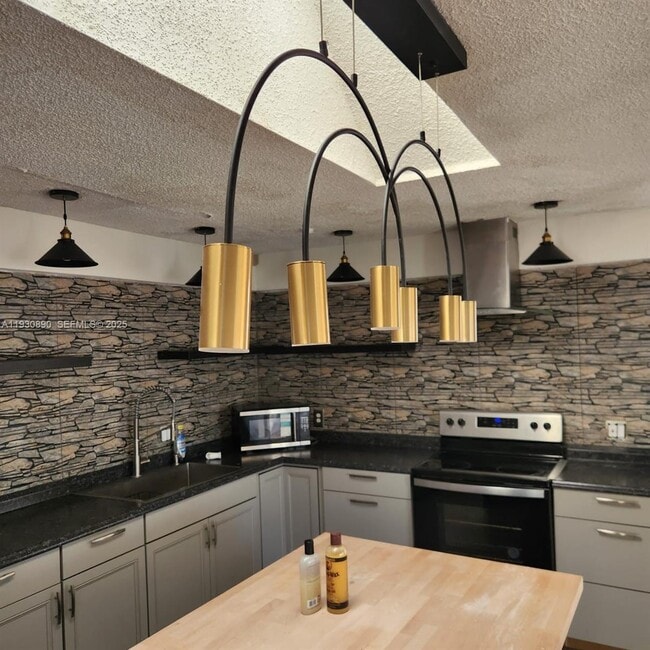 Building Photo - 3936 Cypress Landing N