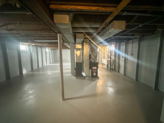 Building Photo - 5760-5762 N 99th St. (Duplex)