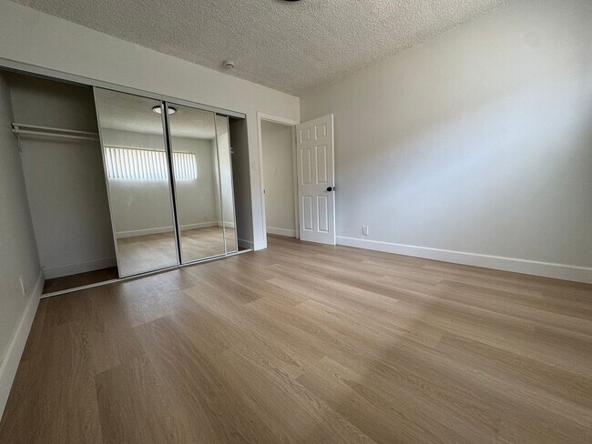 Foto del edificio - 835 W 165th Pl