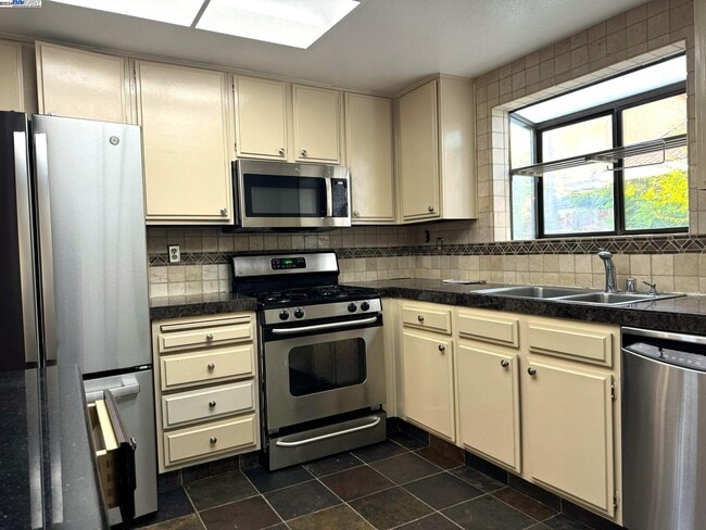 Building Photo - 7221 Sleepy Creek Dr