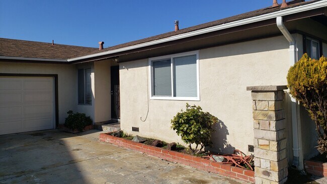 Building Photo - 14217 Nassau Rd