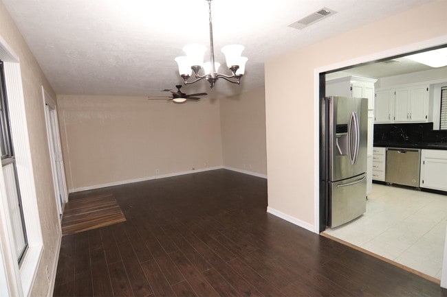 Foto del edificio - 890 Parsons Dr