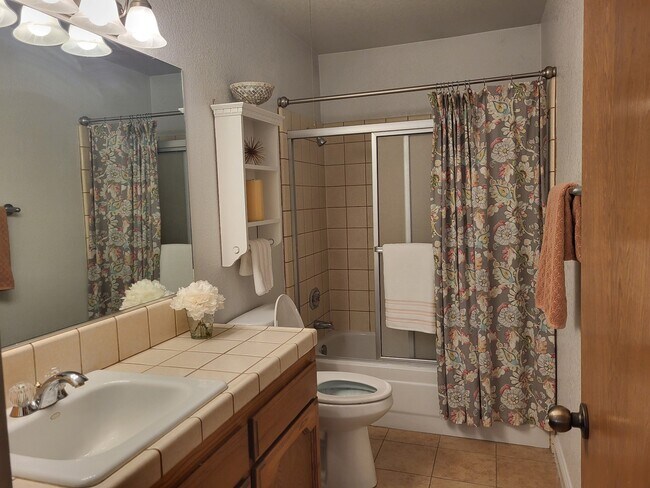 Foto del edificio - 49400 River Park Rd