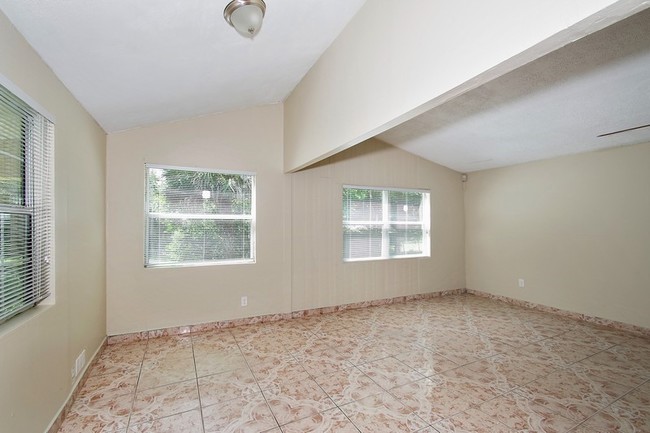 Building Photo - 5180 Lake Nina Dr