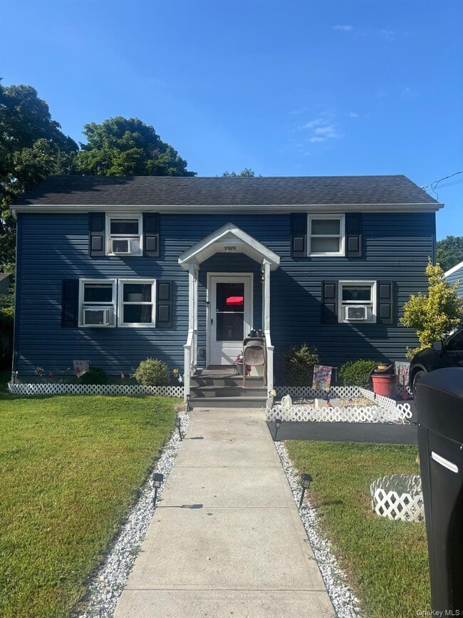 Building Photo - 16 Bellport St