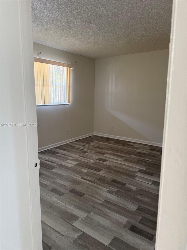 Foto del edificio - 7825 Fairview Dr