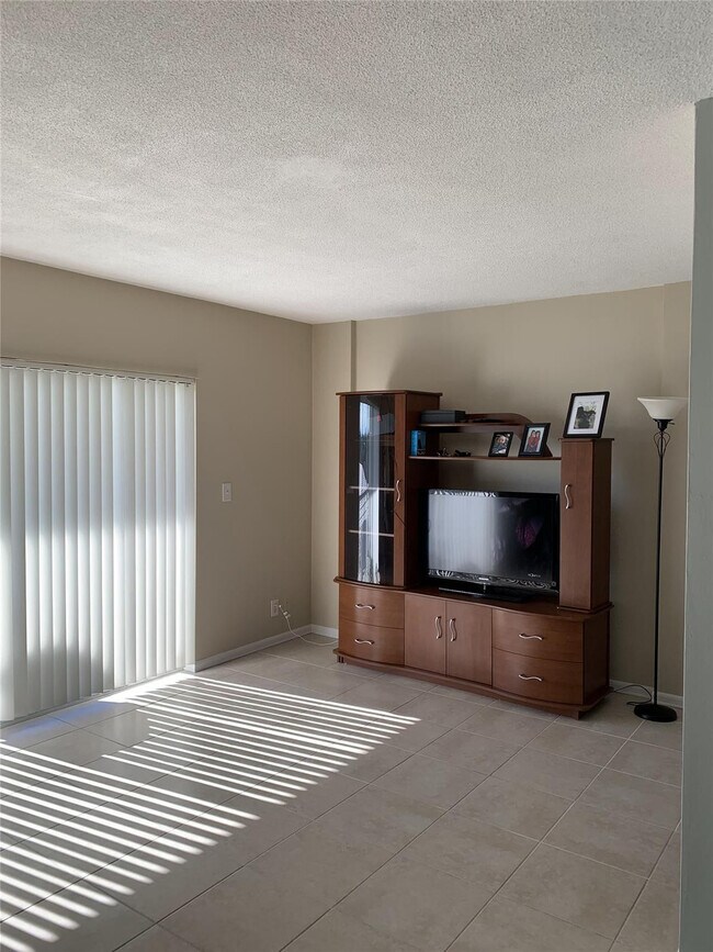 Foto del edificio - 2900 NE 30th St