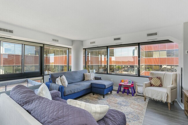 Foto del edificio - 127 Greyrock Pl