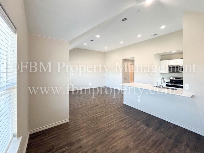 Foto del edificio - Hidden Creek, Unit 522 - Gorgeous 2 Bedroom, 2 Bathroom Townhome in Ennis, TX!