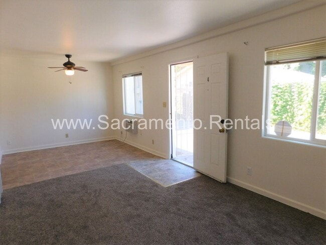 Building Photo - DelPaso2754