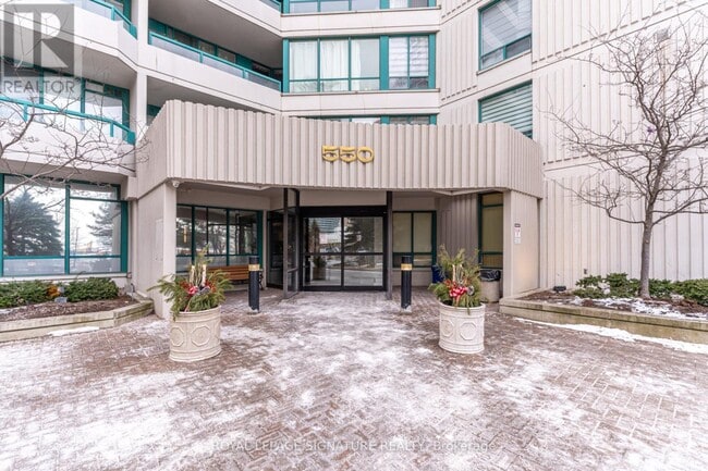 Photo du bâtiment - 550 Webb Dr