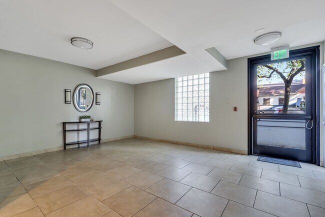 Foto del interior - Bentley Luxury Investments LLC