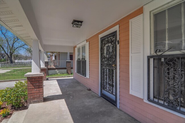 Foto del edificio - East Nashville Cottage!