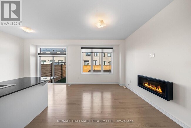 Building Photo - 581 Barons St