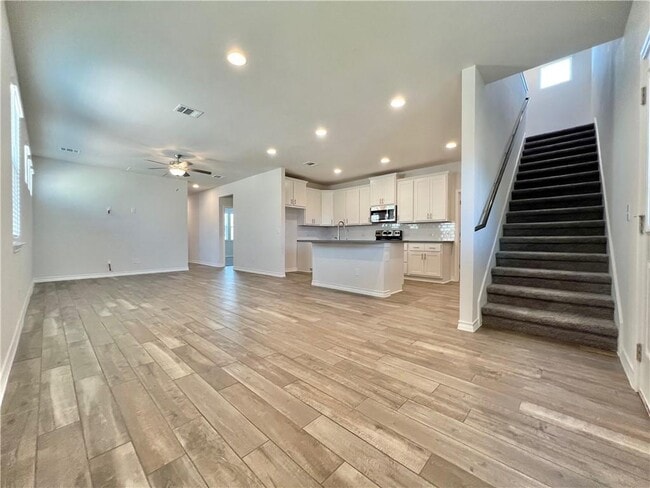 Building Photo - 704 Long Run