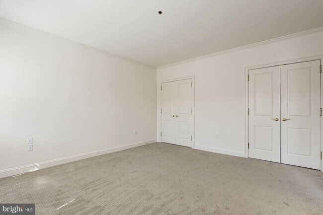 Foto del edificio - 2229 Bancroft Pl NW