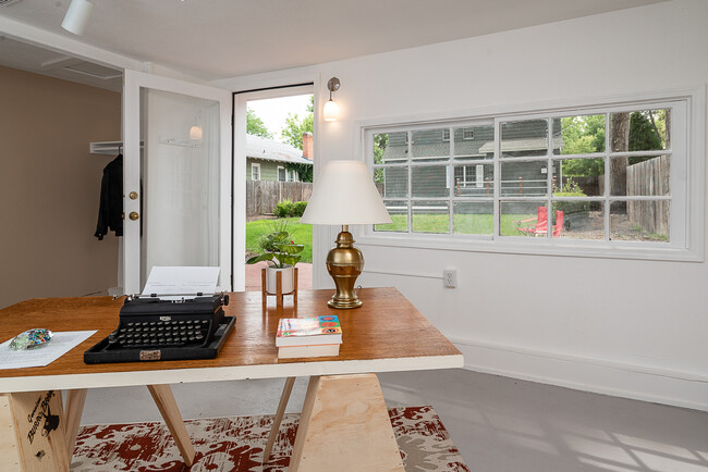 Foto del edificio - 2116 W Jefferson St