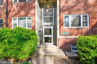 Building Photo - 1320 Fort Myer Dr