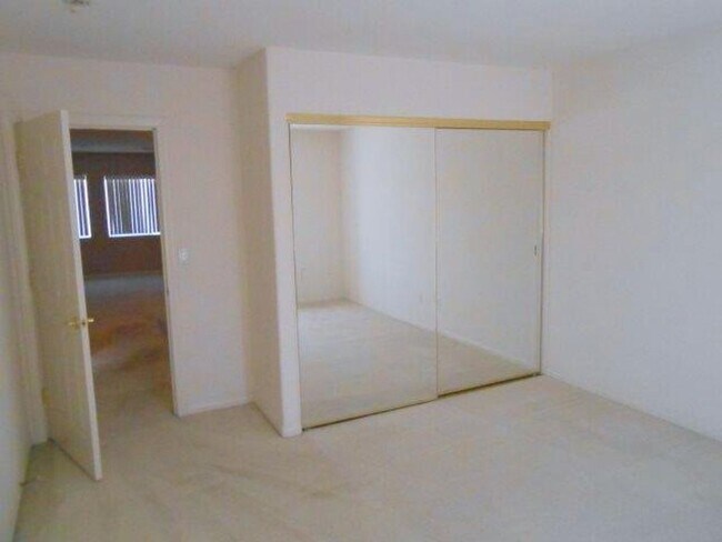 Foto del edificio - Beautiful 4 Bedroom Home in Summerlin