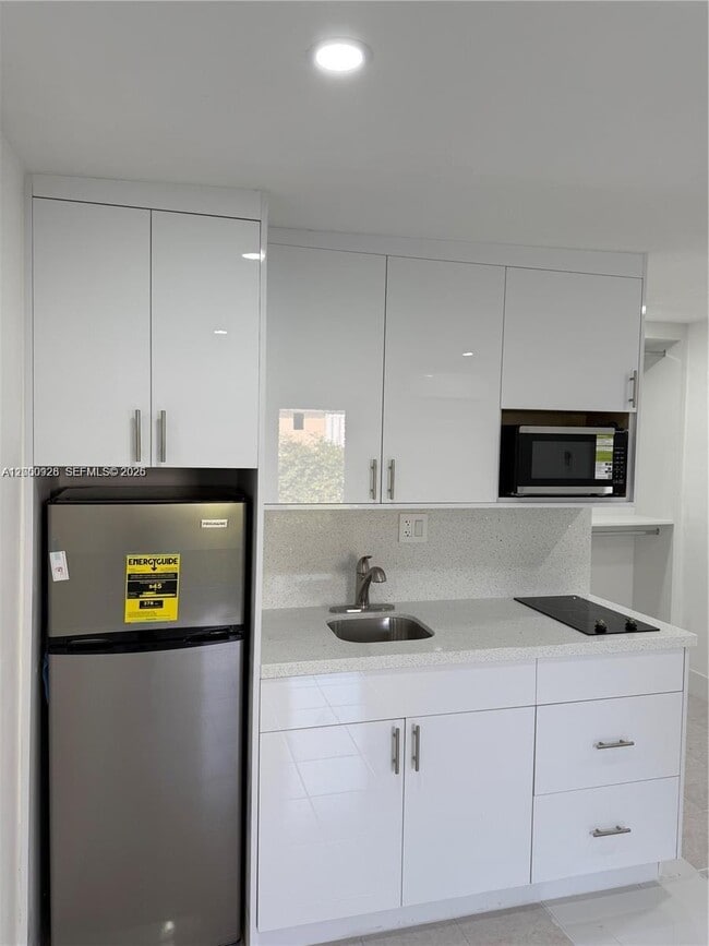 Building Photo - 6820 SW 5th St