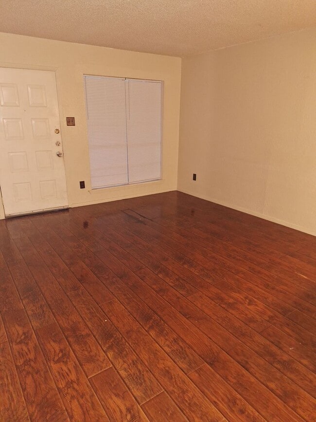 Building Photo - 1 bedroom, 1 bath