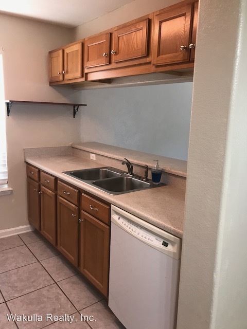Building Photo - 3 br, 2 bath House - 5B Guinevere Lane