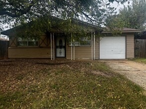 Building Photo - 1504 Red Fox Rd
